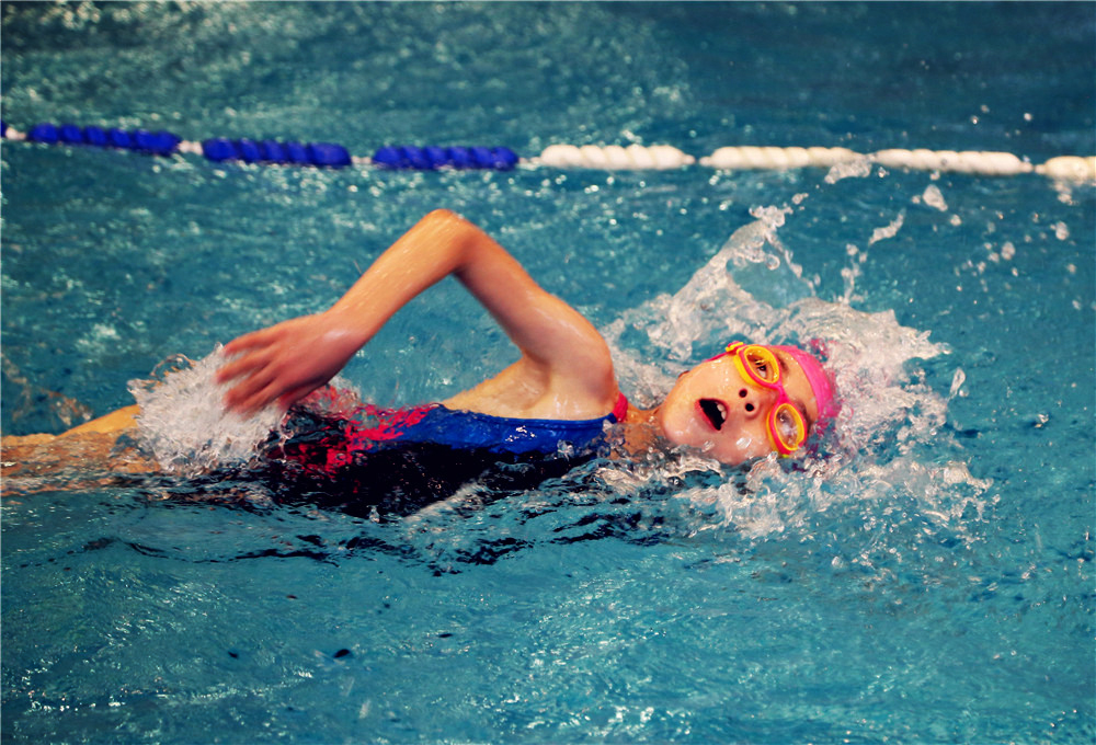 运动.水花.孩子.