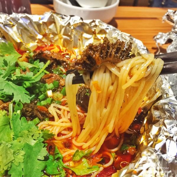 成都独一家炭火上的烤米线,镇江啥时候有烤米线啊?