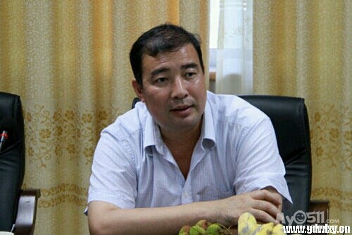 广东湛江政法委副书记会议上打副市长 停职仅4个月后复出