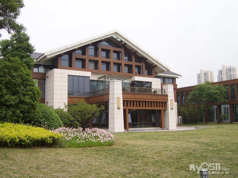 因业务需要想咨询一下镇江有哪些高档餐饮酒店,大概人均消费300到600