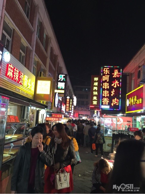 美食与美人再加小鲜肉,就是江大美食街