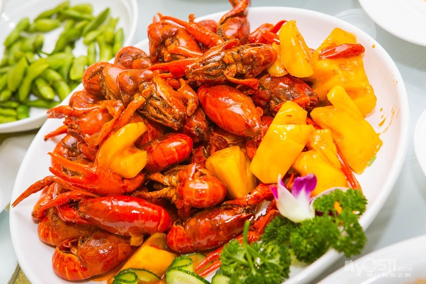 菠萝龙虾,活久见!听说以后还有榴莲龙虾.