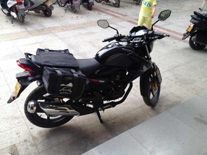 转让黑色本田幻影150摩托车一辆,2014年7月上牌,5000公里内