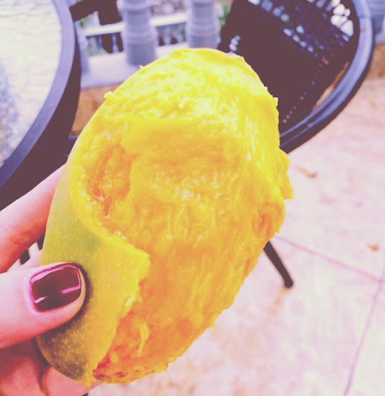 女孩吃完芒果变暴躁 it男友的一个实验把她感动哭了