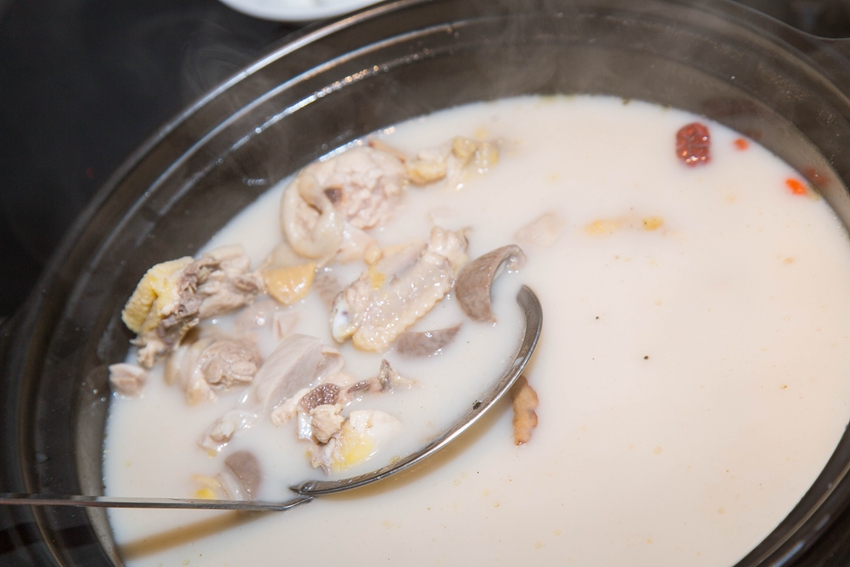 白汤火锅的美好,台湾捞王告诉你,一锅胡椒猪肚汤滋润你的盛夏!