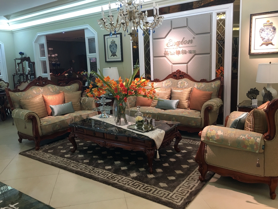 红星美凯龙四楼 英伦华庄欧美风全实木家具店面升级