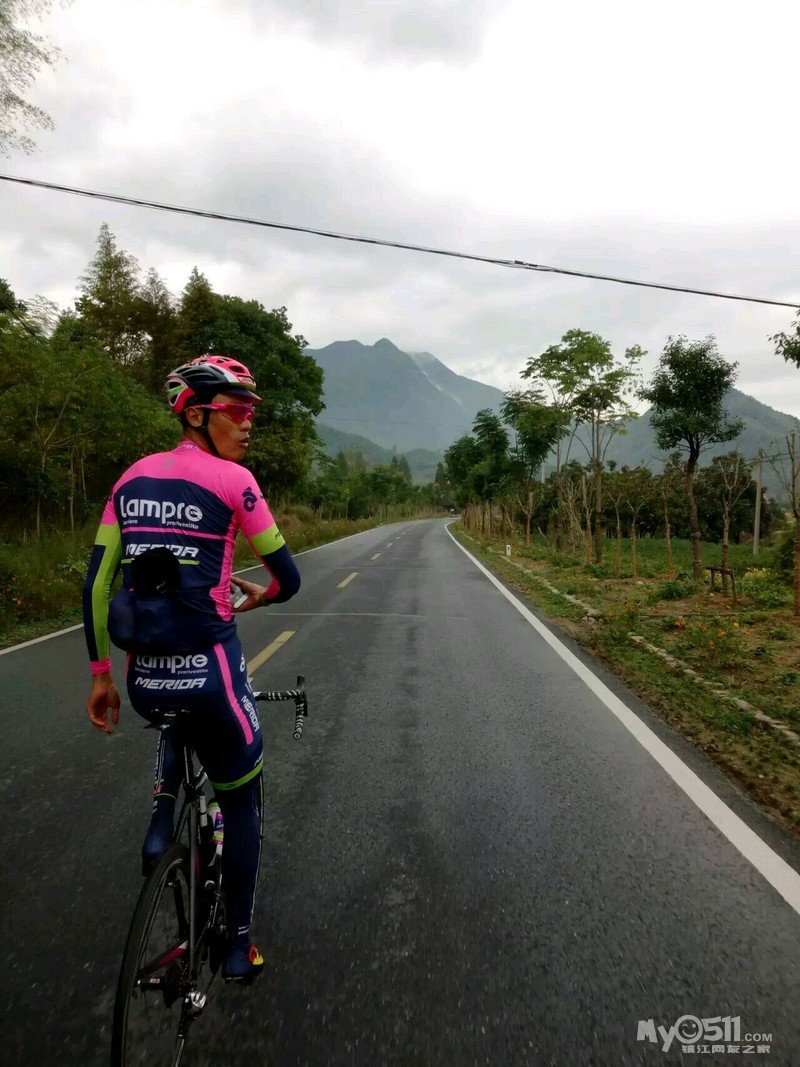 一人,一车,一包,去安吉.