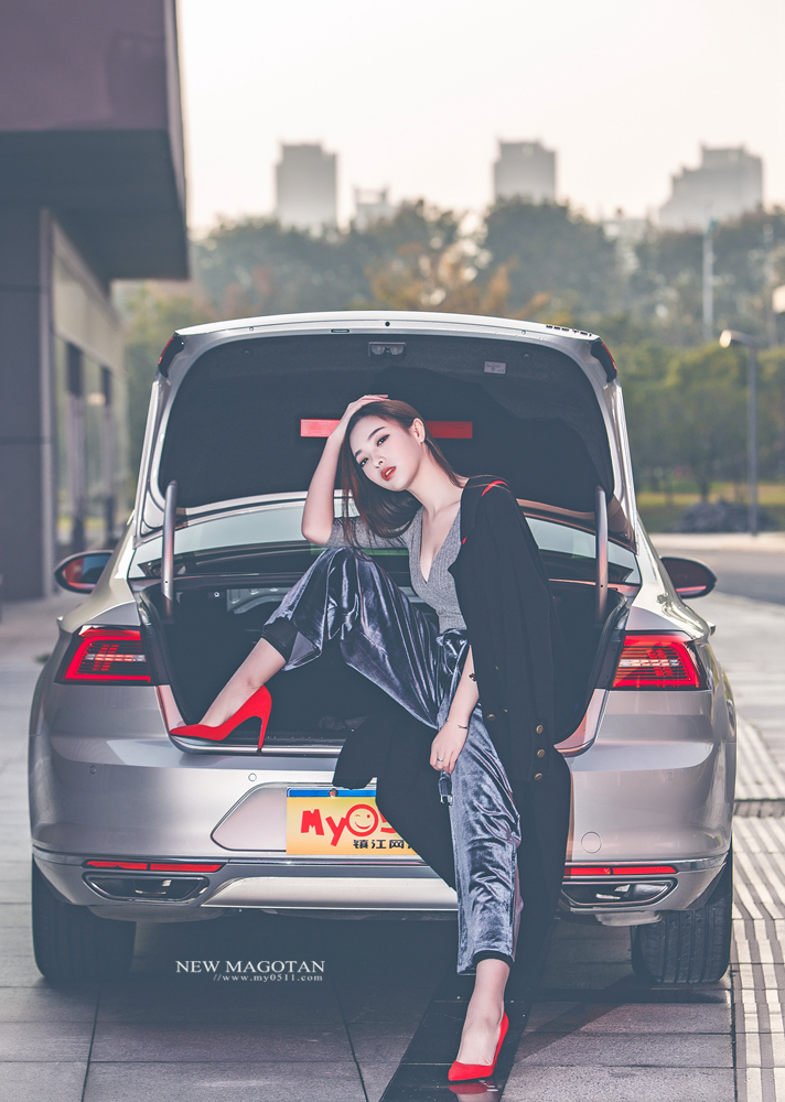 [车模福利图] 全新大众-迈腾商务端庄 冷艳车模高清来袭!