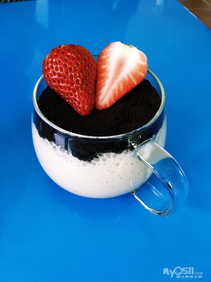 (我忘了名字了…下面是奥利奥上面是草莓酸奶)季节限定还被