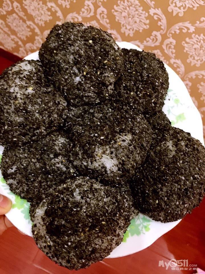 宝宝奶奶做的芝麻糯米糍粑,吃着香喷喷