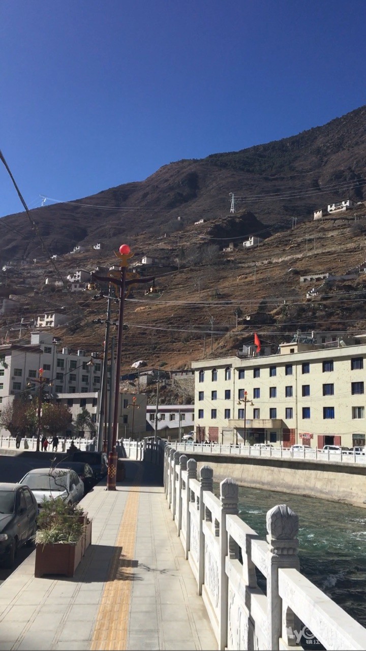 川藏滇三省交界处的一个小县城"德荣"