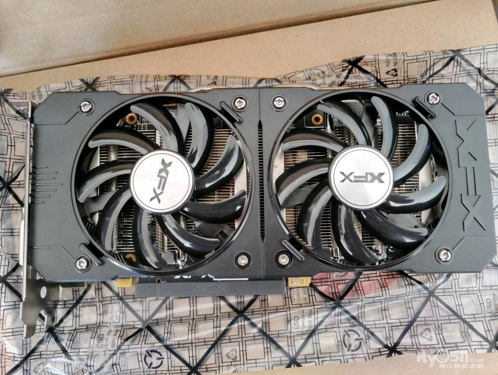出基本全新的显卡xfx r9 370x 魔尊4g 显卡 !