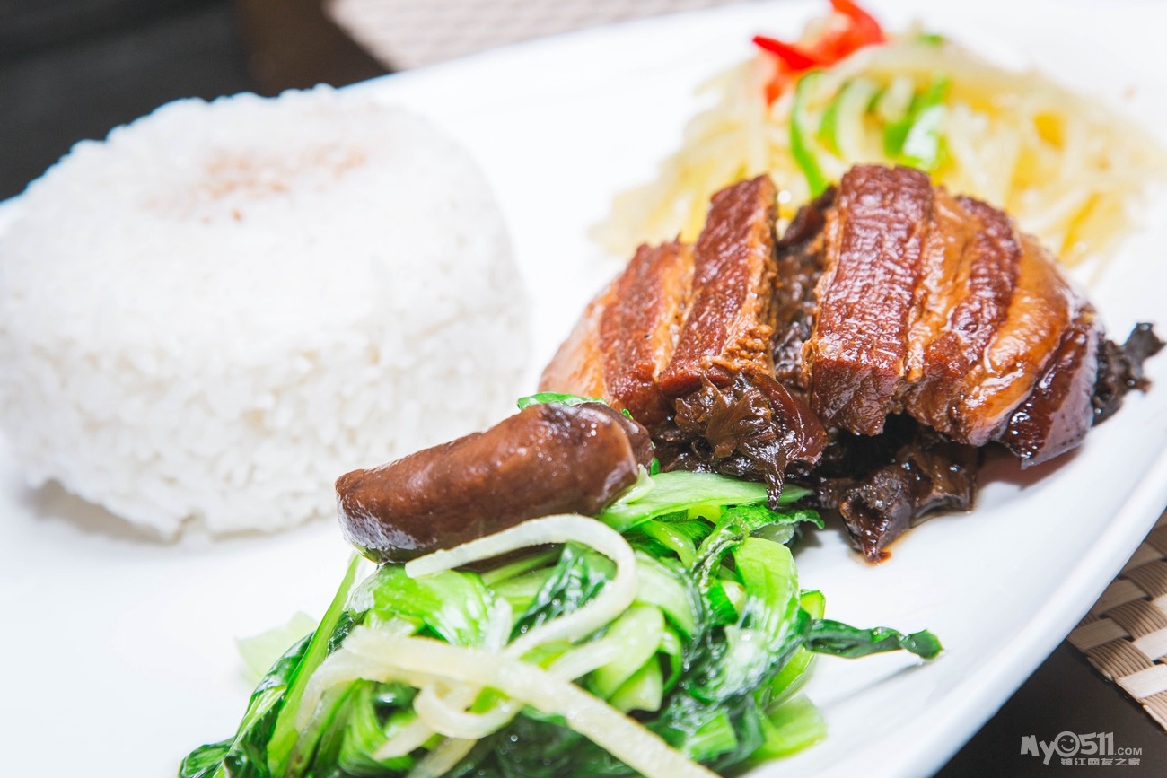 >>鸡翅套餐饭 ,鸡翅烂香入味,骨肉松烂