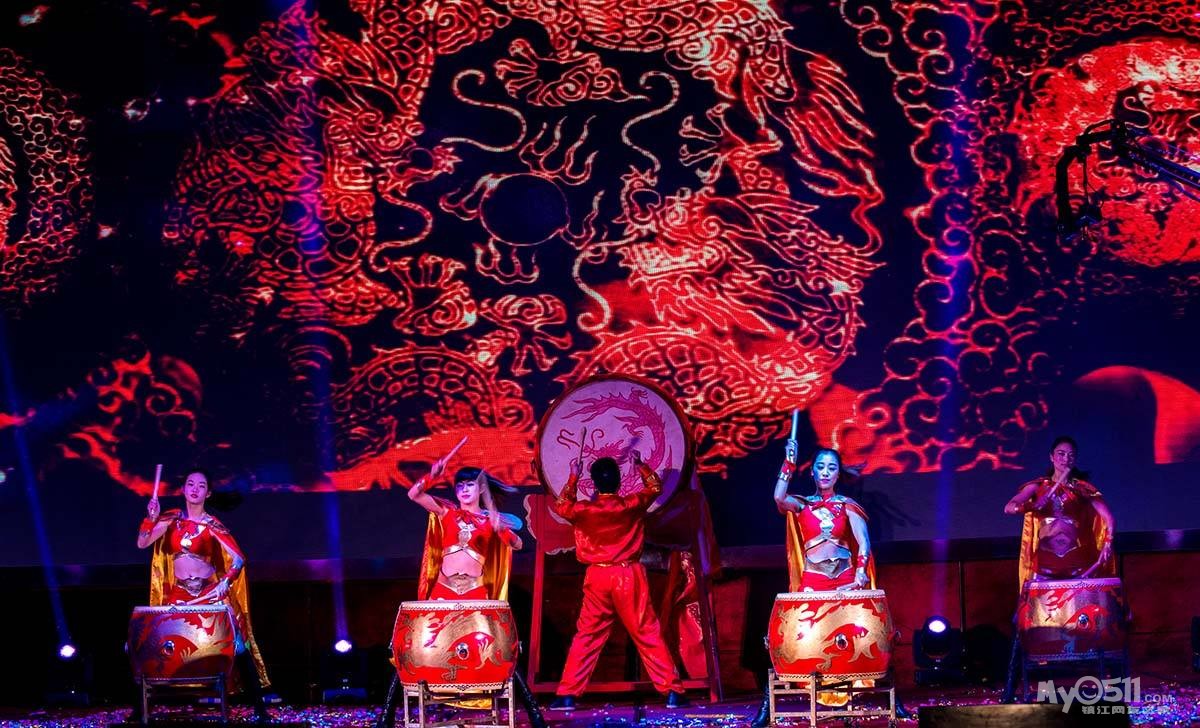 (开场秀鼓舞表演)