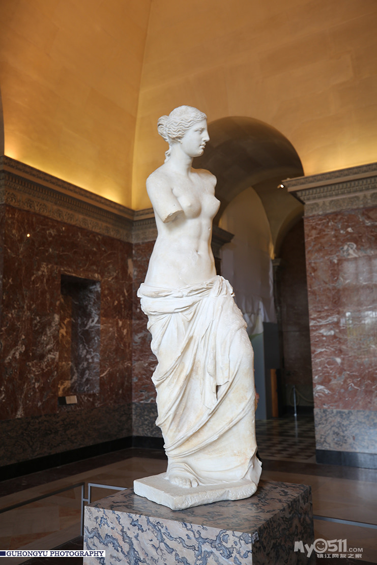 巴黎卢浮宫维纳斯雕像图片