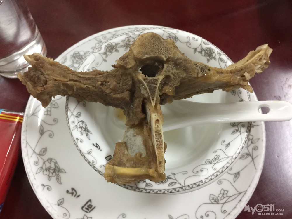 最喜欢这种飞机骨,羊蝎子红汤微辣