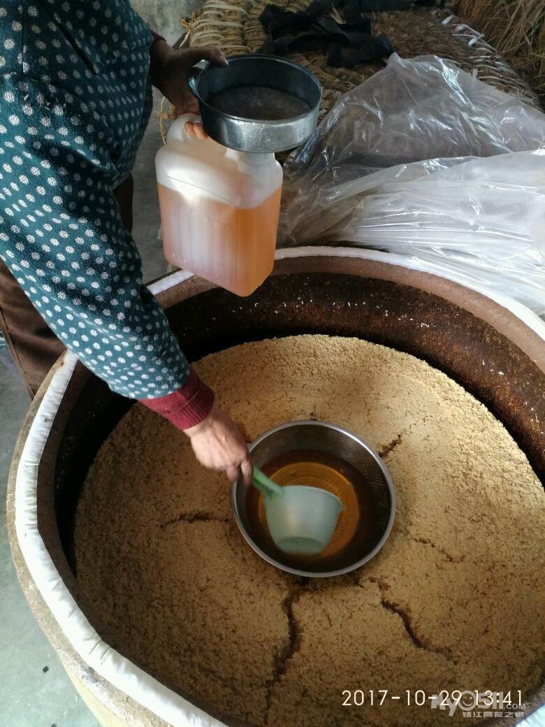 宝堰李百喜酒坊的手工糯米封缸酒出缸啦!