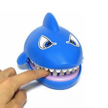 寻求一款古老的鲨鱼牙齿玩具!