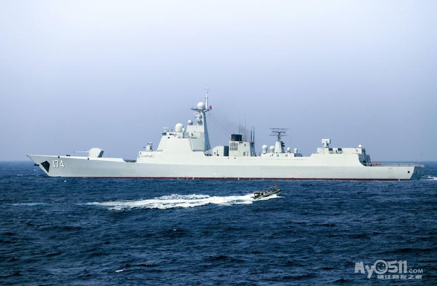 我国首艘055大驱正式刷号!致敬"四大金刚"显示海军决心