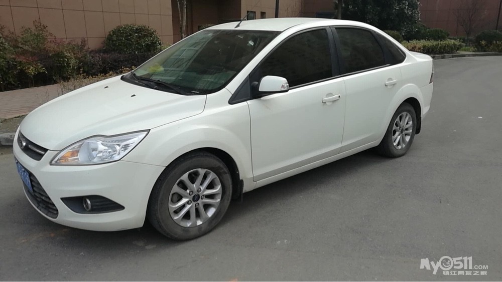 三厢福克斯 白色 出售