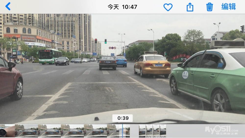 绿灯左转车道直行算违章吗 ma_152428179756024.jpg