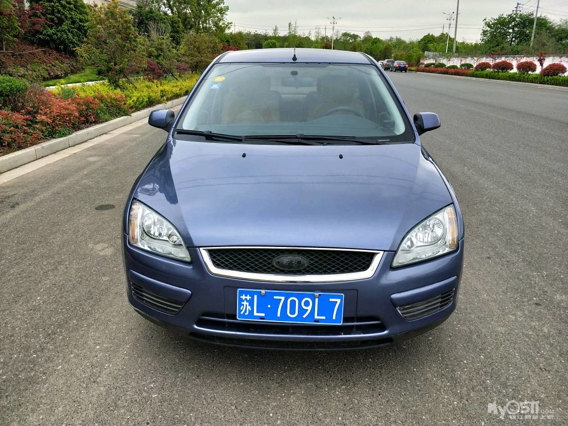 06年精品福特三厢福克斯出售!车况好的没话说!