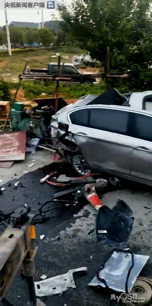 今天一宝马车单方交通事故6人死亡.比较惨烈.