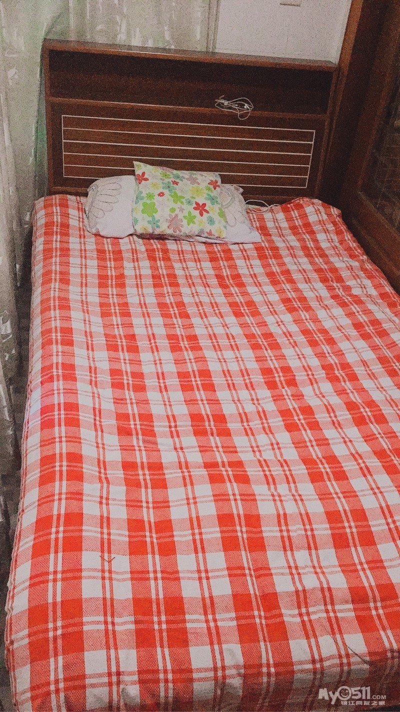 单人一米二小床,两百元便宜卖