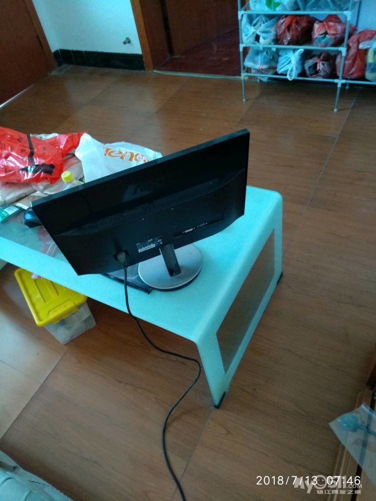 售aoc22寸显示器无边框的,350不还.