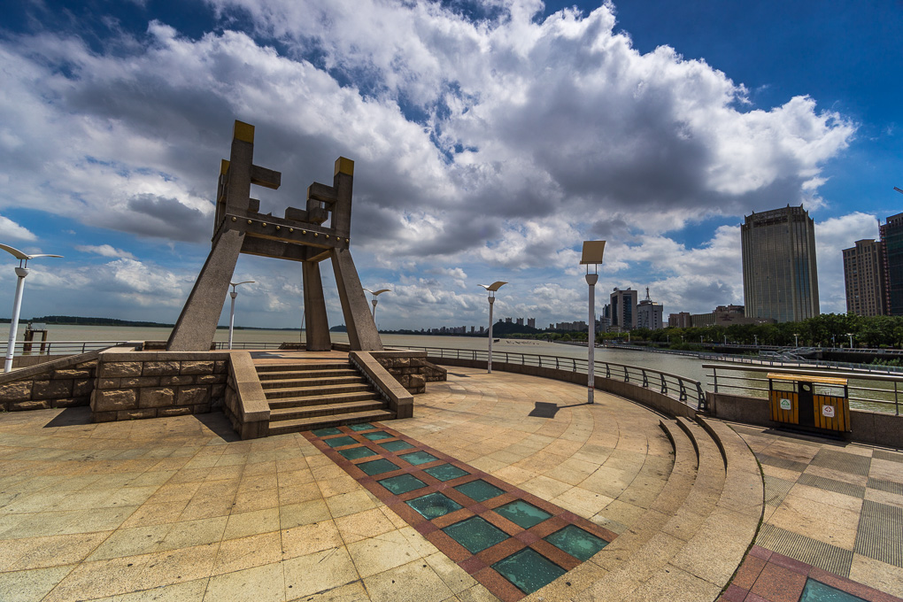 台风摩羯过后的镇江长江路风光