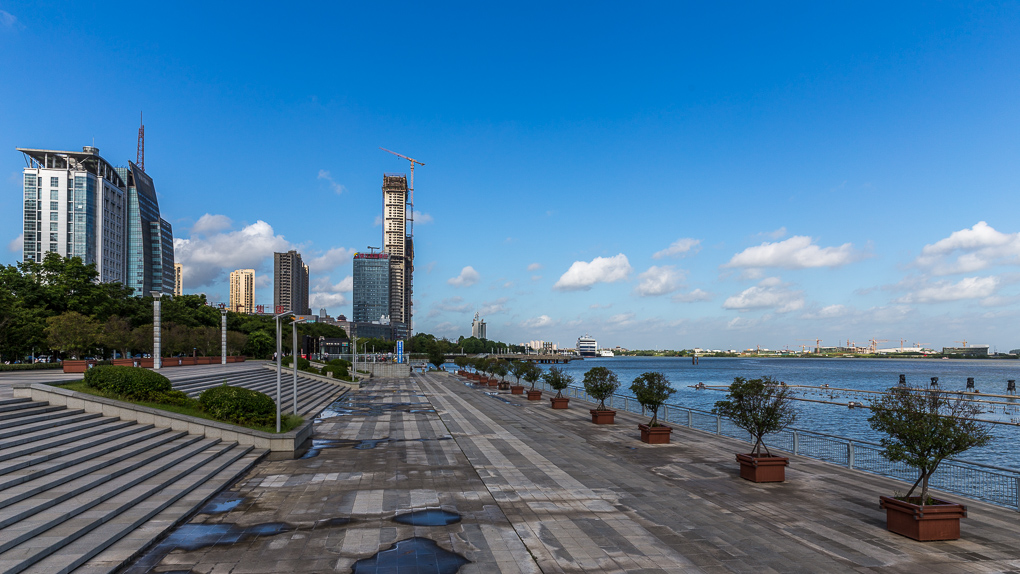 台风摩羯过后的镇江长江路风光 - 镜头里的镇江 - 梦溪论坛 镇江,时事