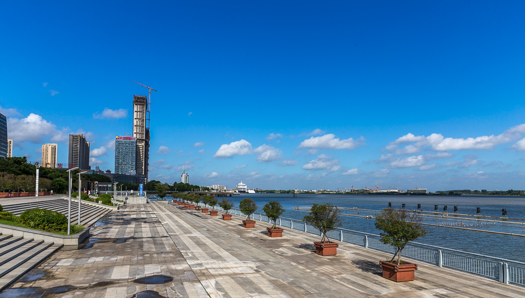 台风摩羯过后的镇江长江路风光 - 视觉coffeeshop摄影部落 - 梦溪论坛