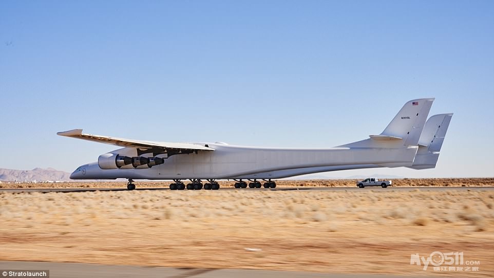 双机身双尾翼,6个发动机