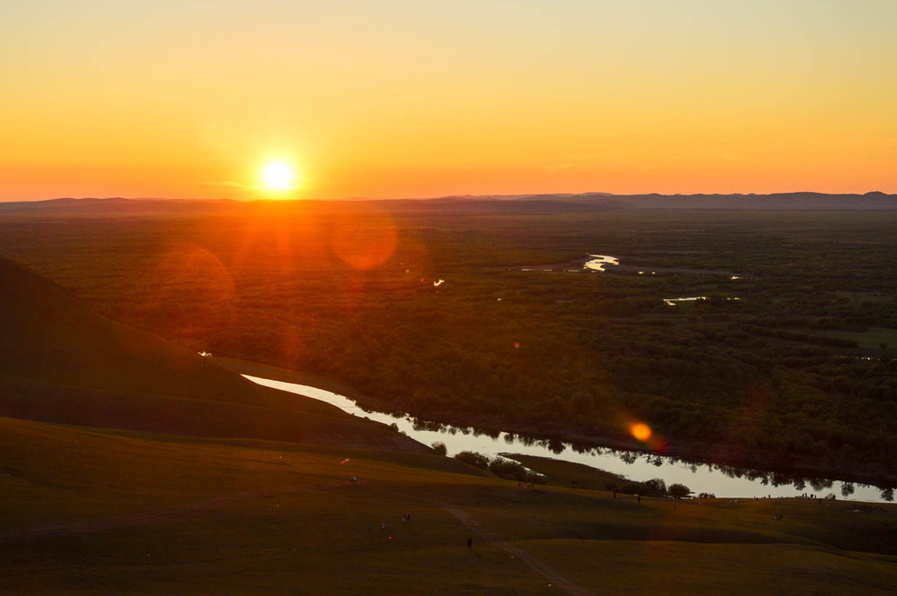 中俄边境城市--额尔古纳市黑山头口岸观日落