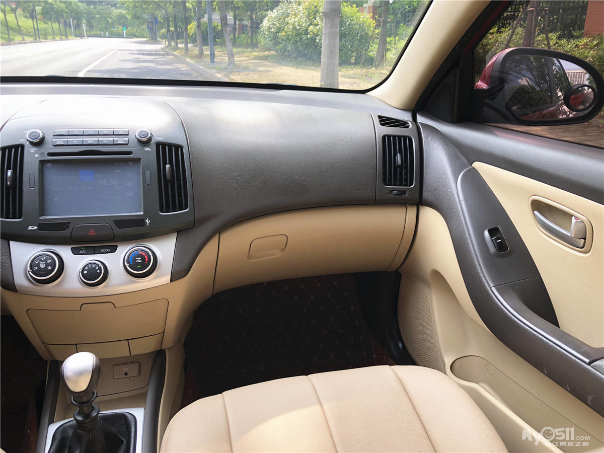 出售现代悦动 10年手动挡 倒车影像/真皮/外观时尚大气/内部空间大/95