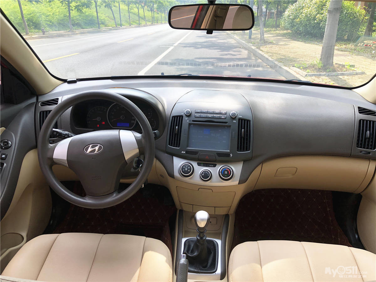 出售现代悦动 10年手动挡 倒车影像/真皮/外观时尚大气/内部空间大/95