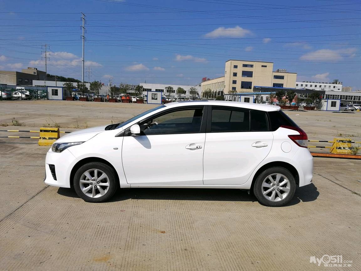 15年丰田致炫 1.5l自动挡顶配 3万公里 首付2万左右