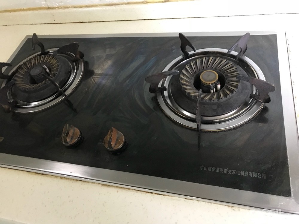 > 6成新煤气灶(正在使用着的)50元一100元转让 [广告推广]