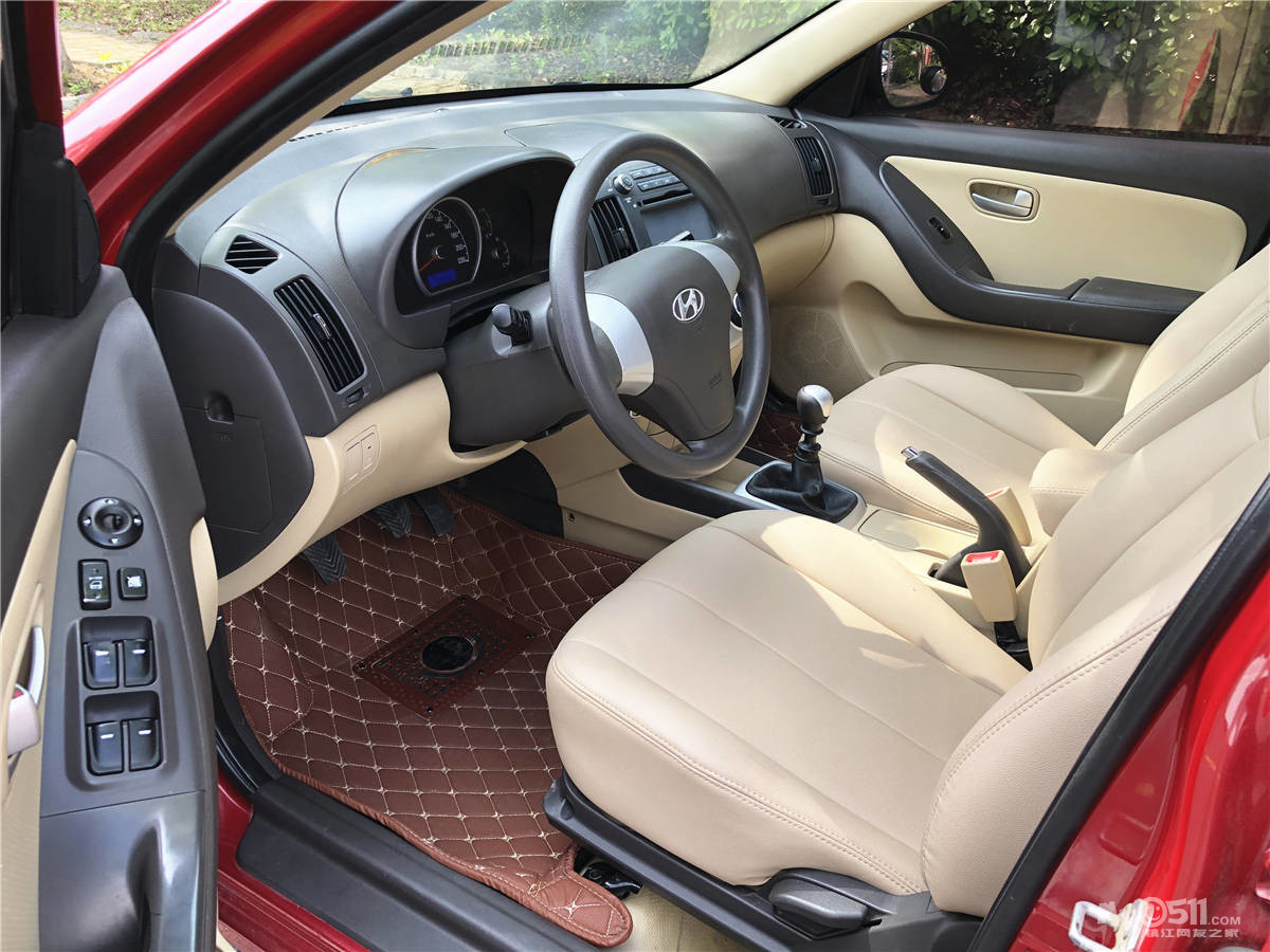 出售现代悦动 2010年手动挡 倒车影像/真皮/外观时尚大气/内部空间大