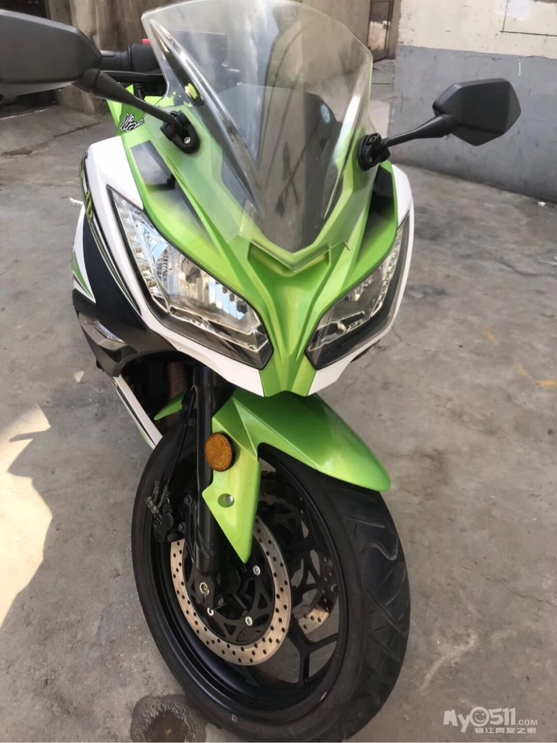 出小忍者350双缸水冷化油器摩托车趴赛.