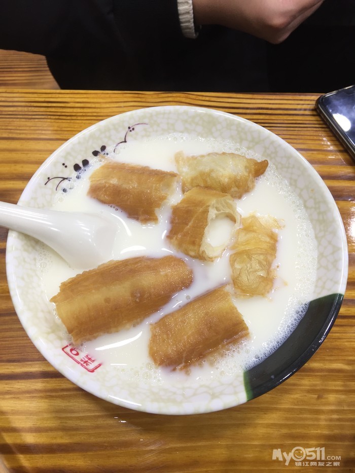 晚间一碗咸豆浆---宵夜健康夜市豆浆油条