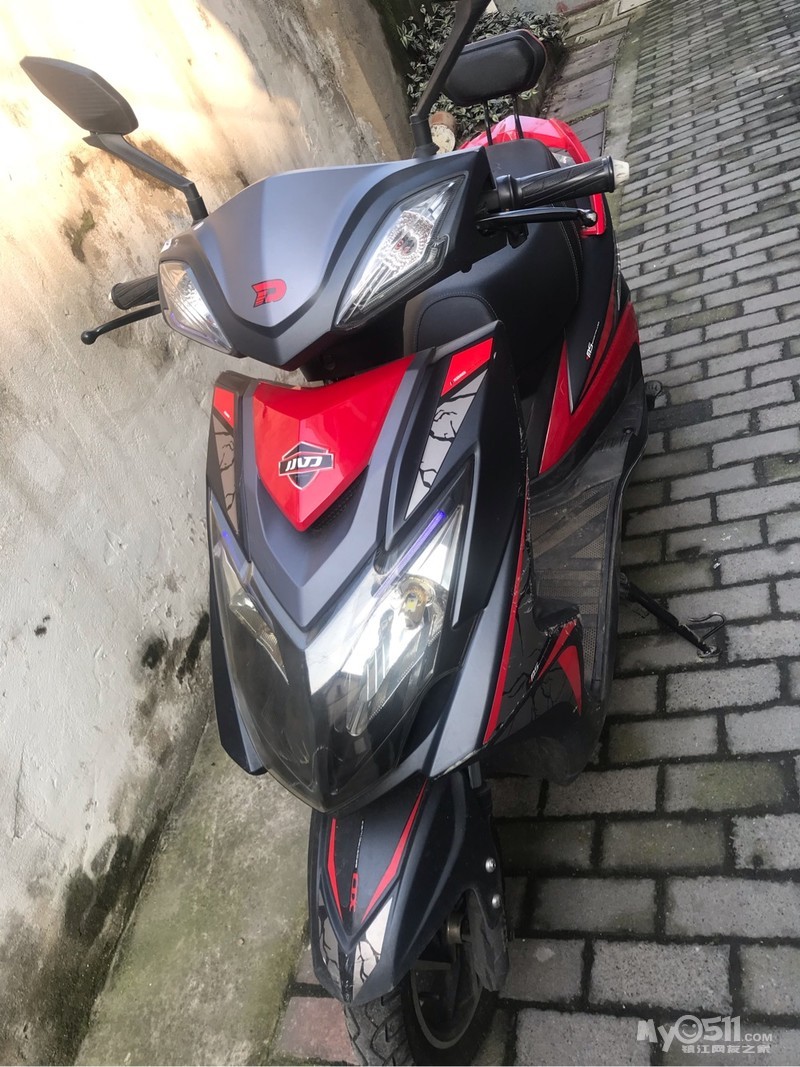 03 出售小刀电动车,60 32 新电瓶,可验.