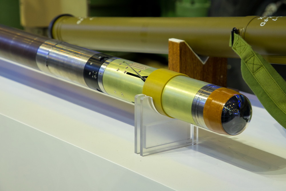 显示exif信息   fn-16防空导弹头部