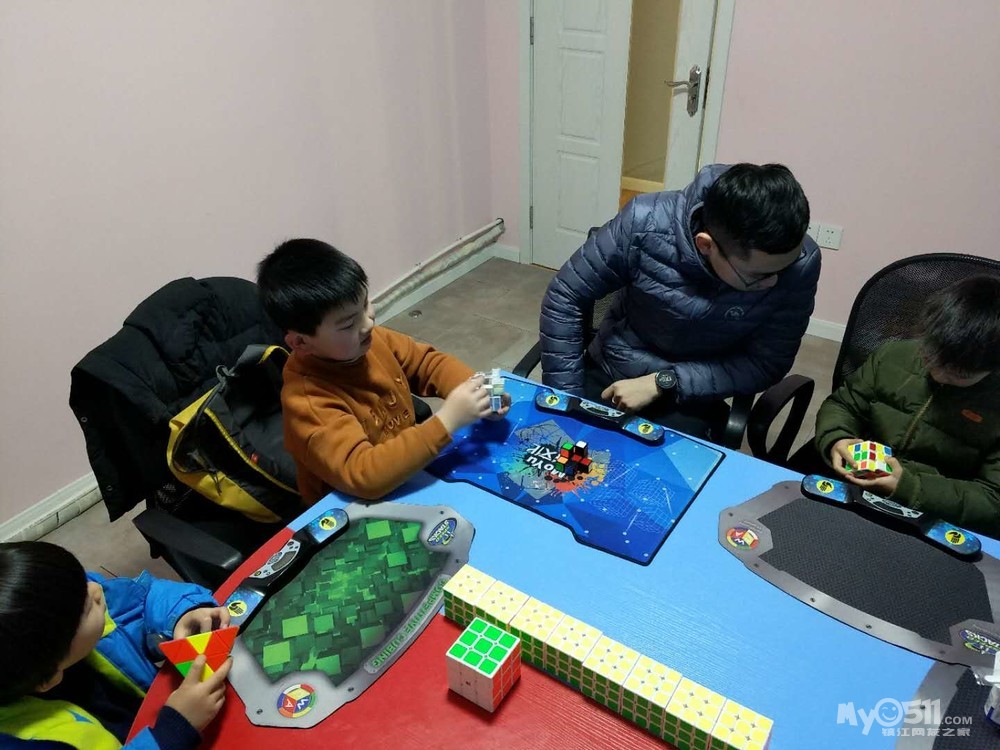 极速魔方,镇江更高端的魔方培训机构,大师云集