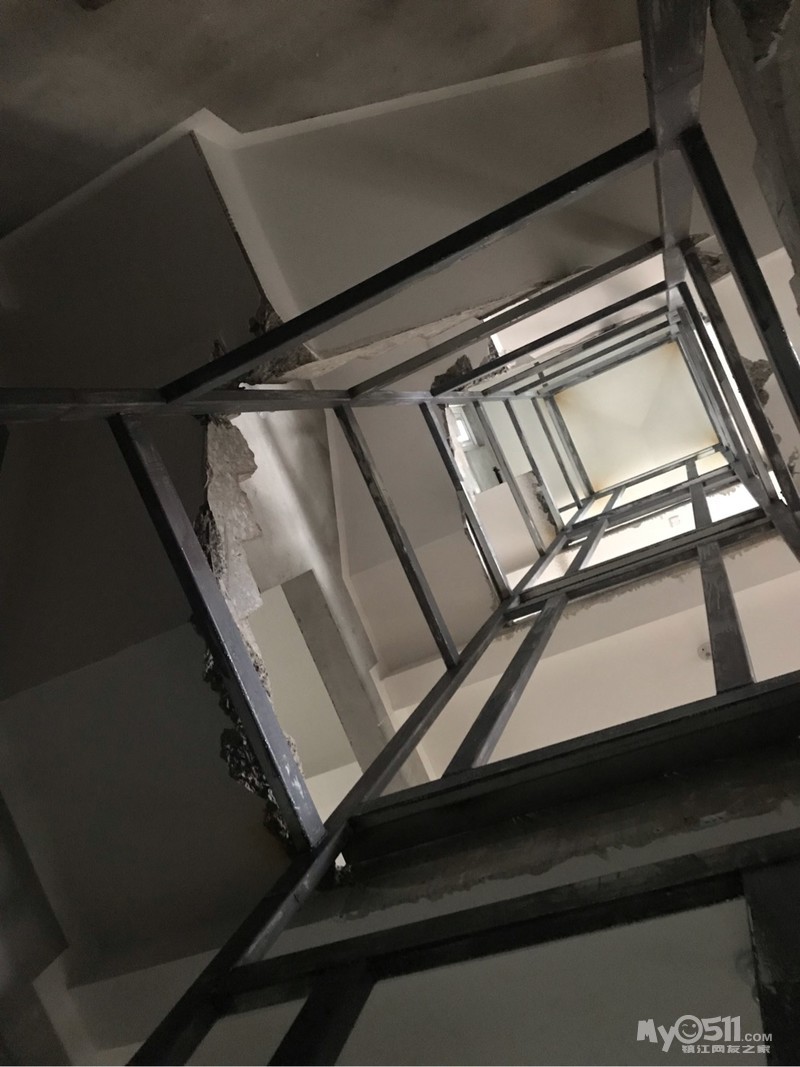 中冶·玉翠园20幢 现代简约 电梯井施工中