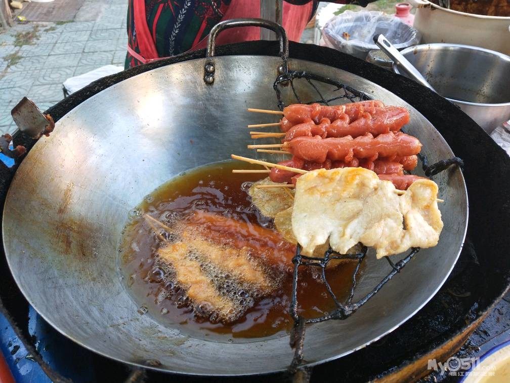 哪里有好吃的油炸小摊子哦!可以安利一下我吗!