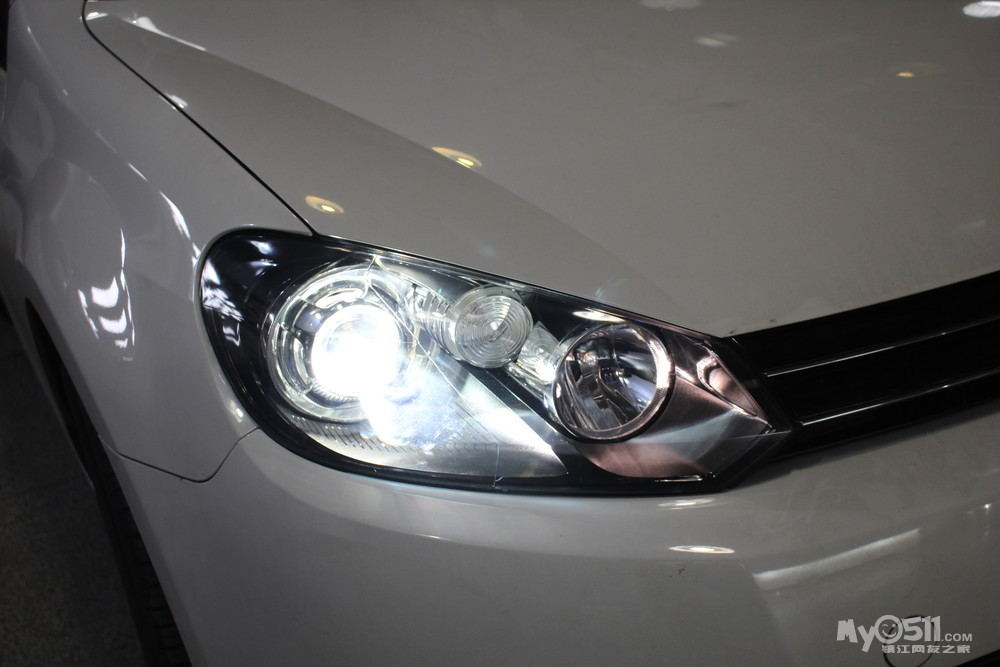 南京改灯 大众polo车灯升级阿帕黄金版