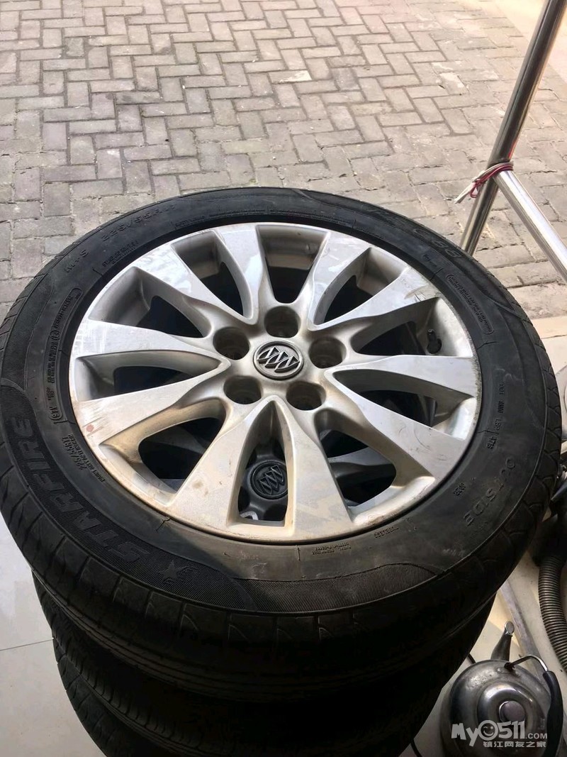 别克君越原装轮胎卖了,换了新的 四个千把块一起拿走