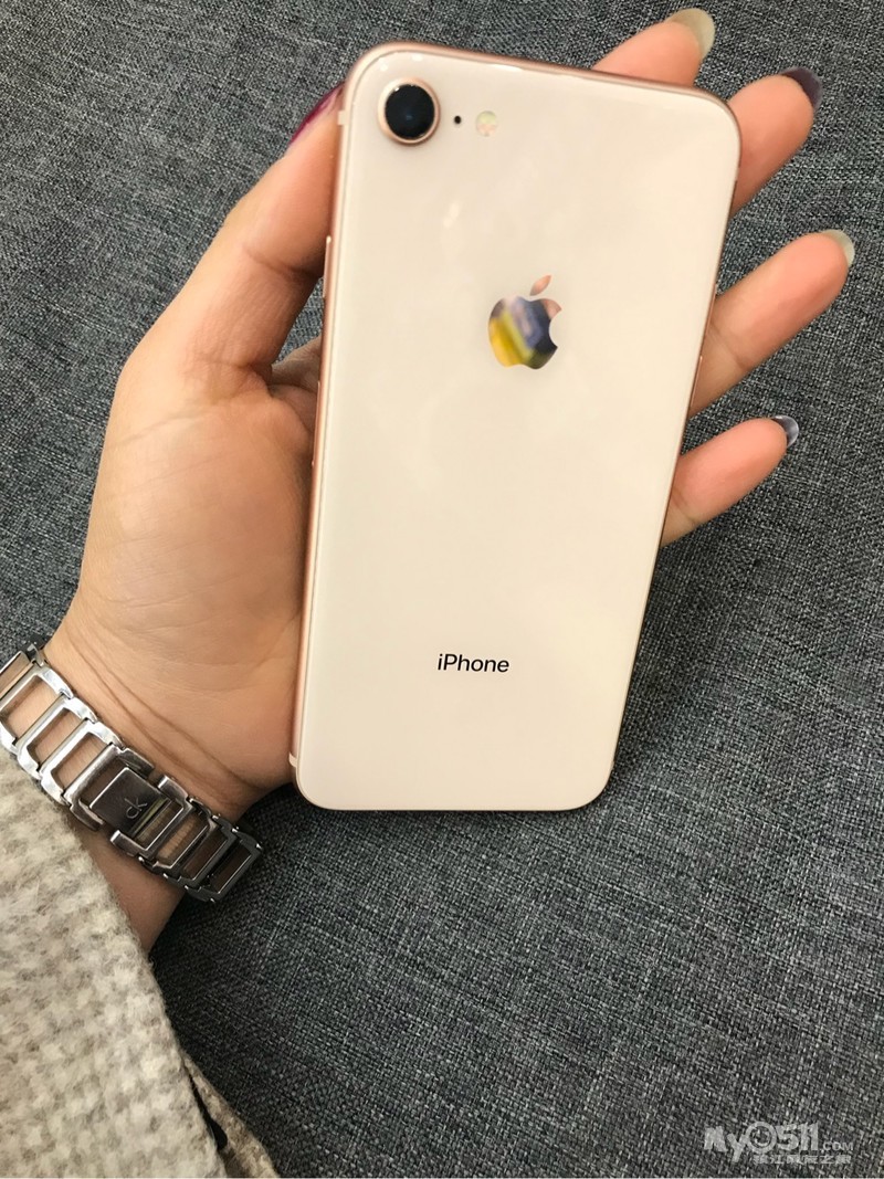 二手苹果8代,金色64g国行,成色9.