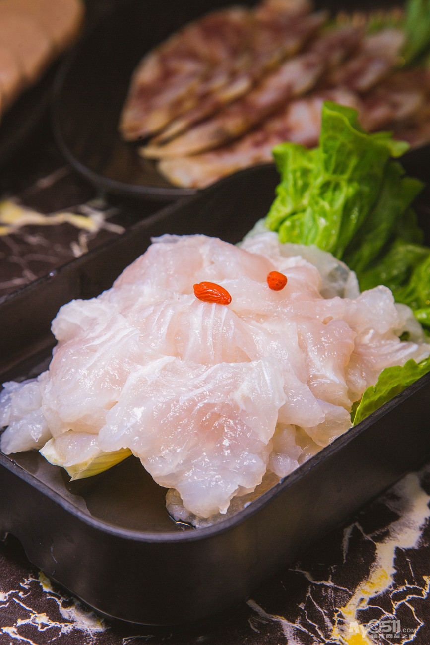 火锅店的标配阿怪锅都有 龙利鱼片一定要拥有姓名 晶莹剔透的鱼片现